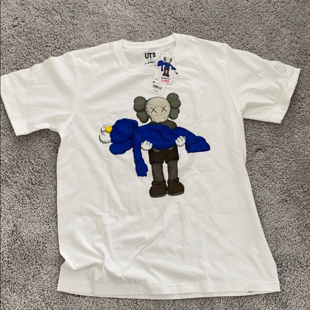 uniqlo kaws t-shirt size m